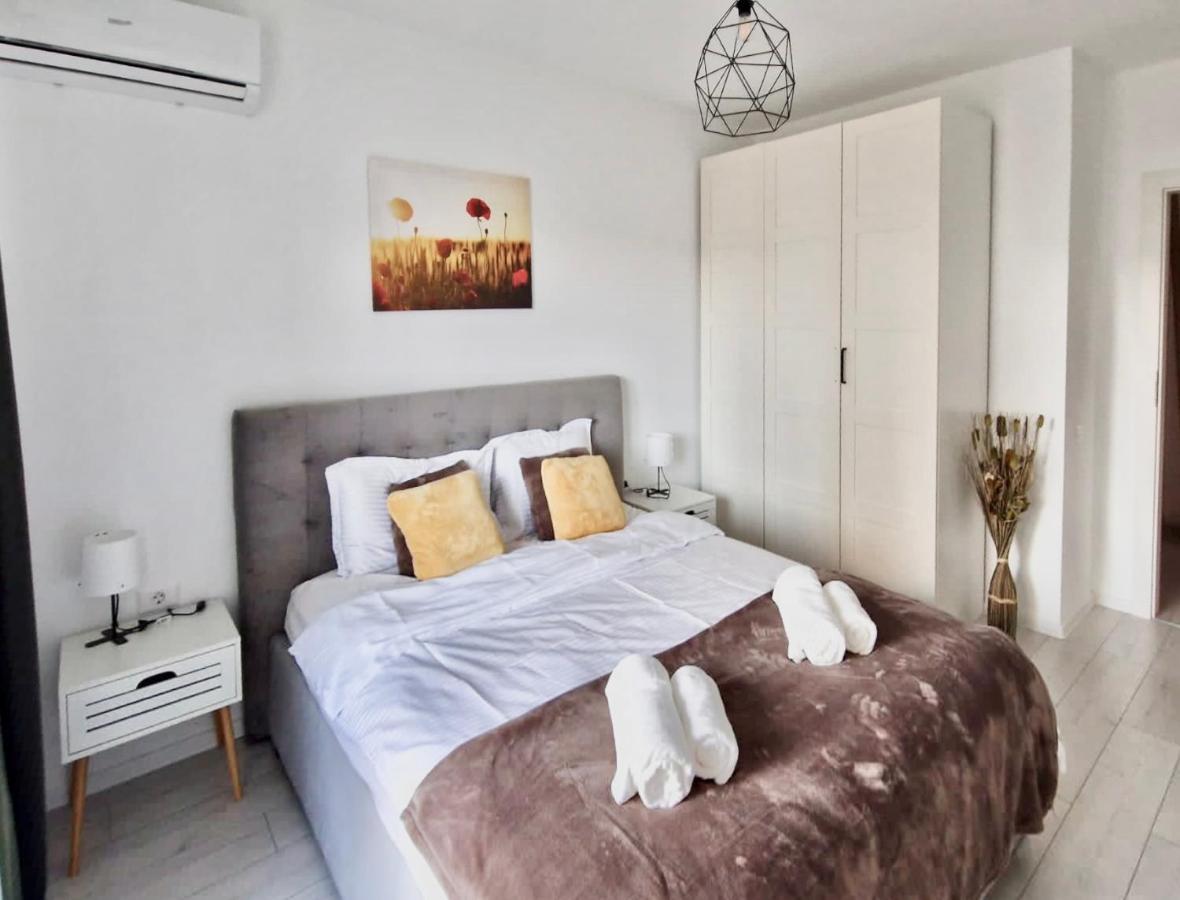 Sector3 Modern Living And Terrace Apartament *